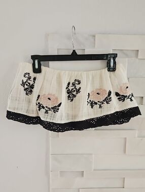 American Eagle Outfitters Cream Floral Embroidered Crop Top with Black Trim